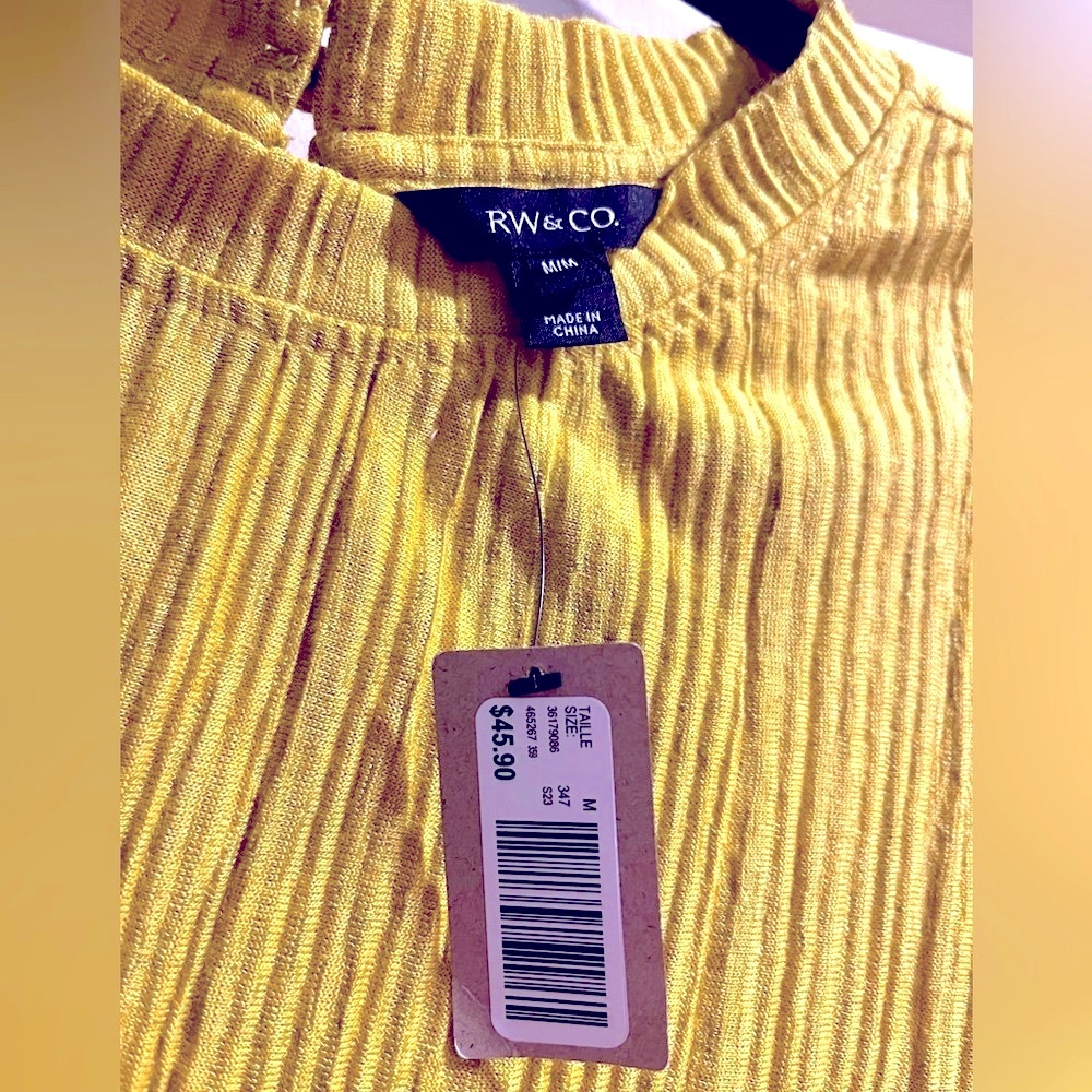 NWT-RW&CO Crinkle Crew-Neck Cap Sleeve T-Shirt, yellow, size M perfect condition